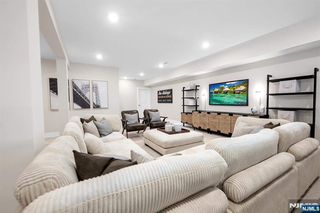 3 Bedroom Villa/Townhouse's Image 32