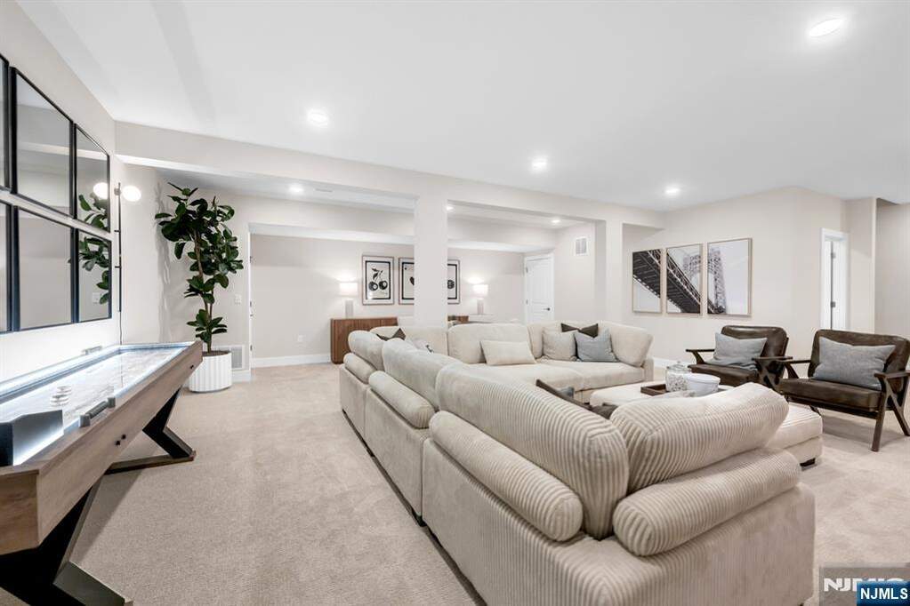 3 Bedroom Villa/Townhouse's Image 33