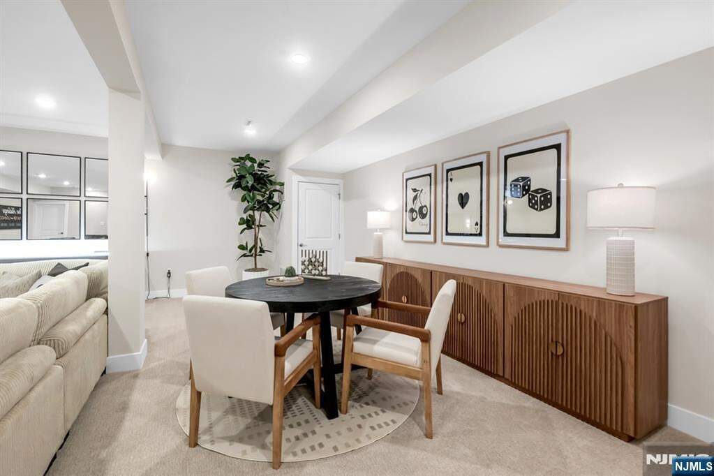 3 Bedroom Villa/Townhouse's Image 35
