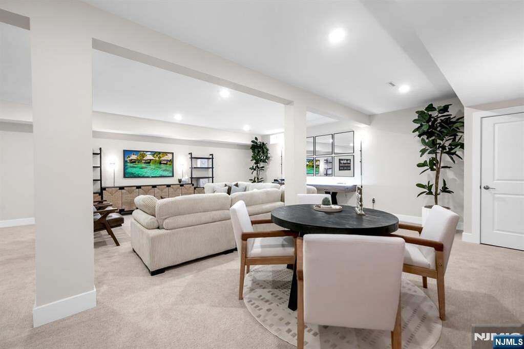 3 Bedroom Villa/Townhouse's Image 36