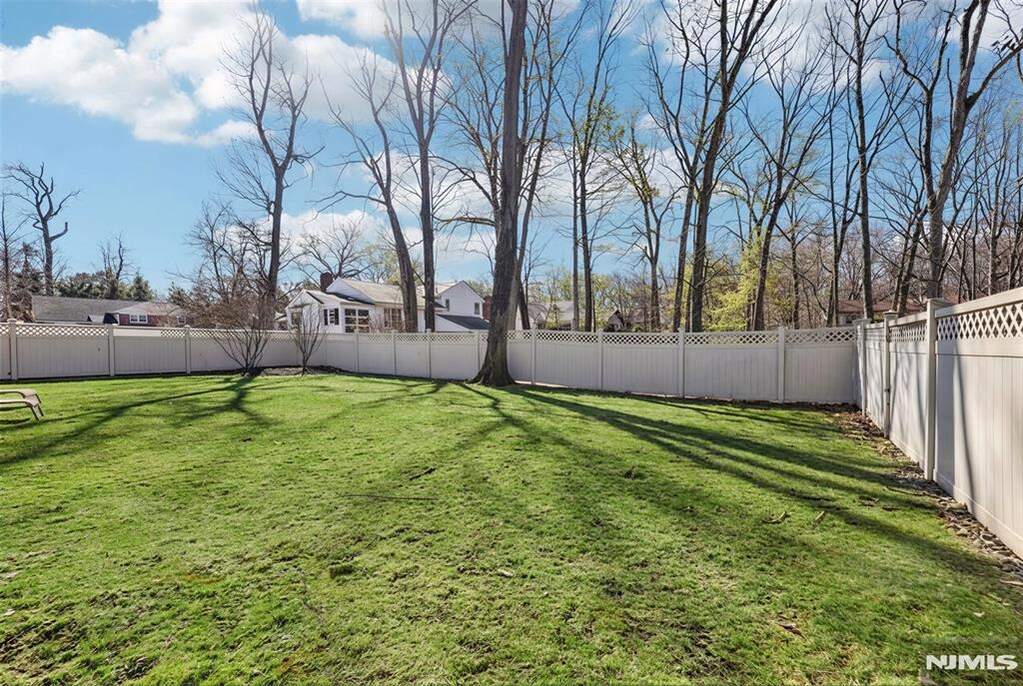 3 Bedroom Single Family Home/House's Image 22