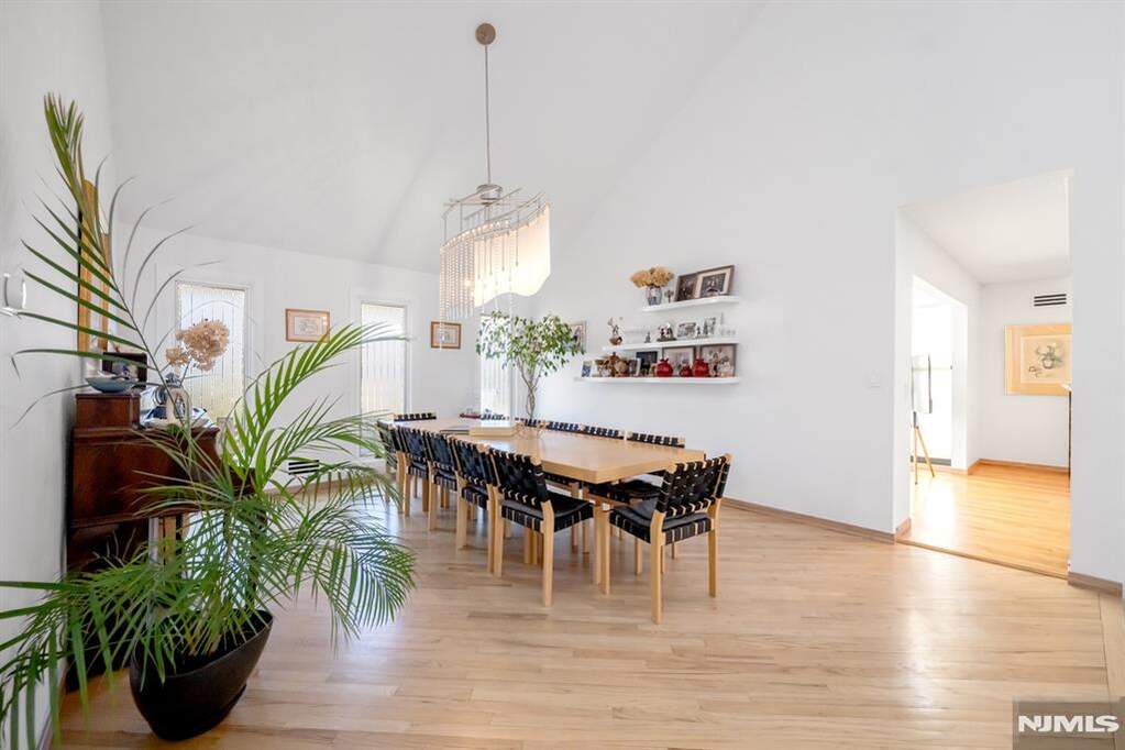 5 Bedroom Single Family Home/House's Image 16