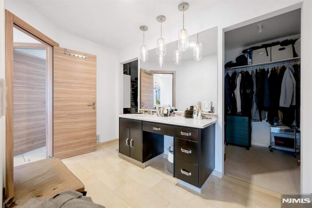 5 Bedroom Single Family Home/House's Image 20