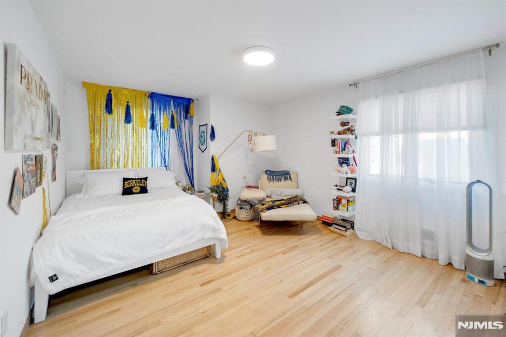 5 Bedroom Single Family Home/House's Image 30