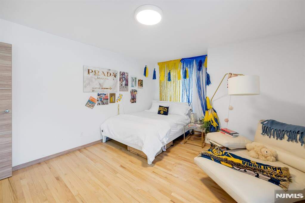 5 Bedroom Single Family Home/House's Image 31