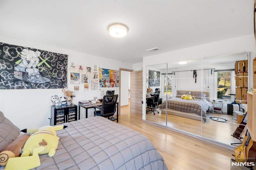 5 Bedroom Single Family Home/House's Image 35