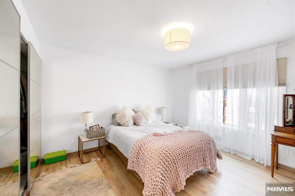 5 Bedroom Single Family Home/House's Image 37