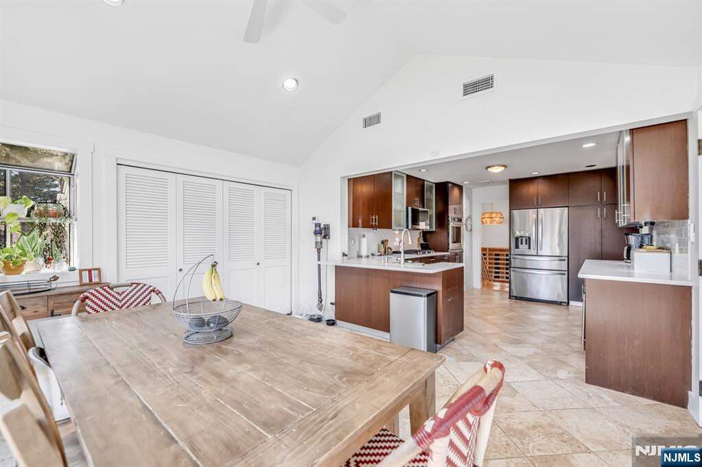 4 Bedroom Single Family Home/House's Image 14
