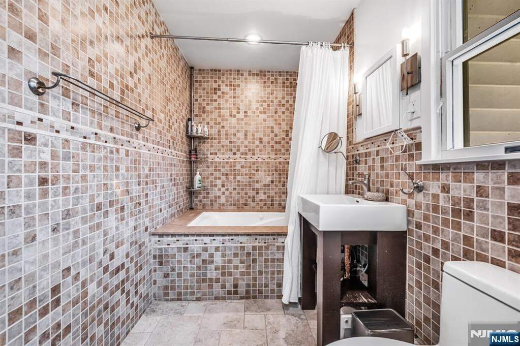 4 Bedroom Single Family Home/House's Image 23