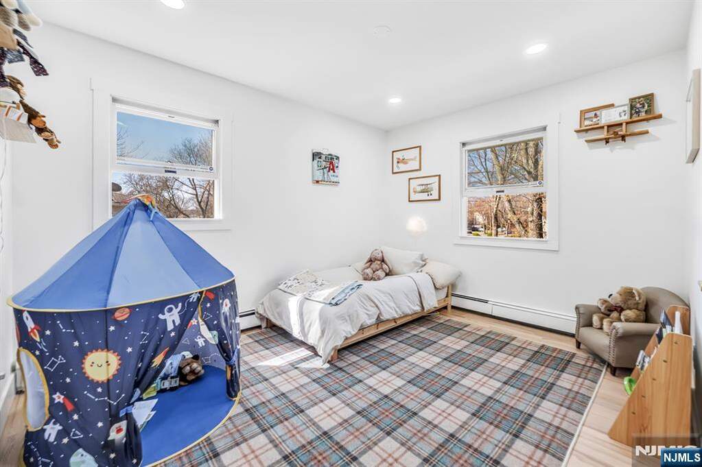 4 Bedroom Single Family Home/House's Image 28