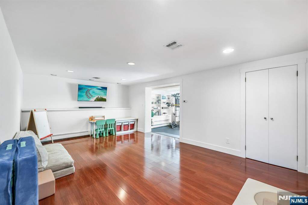 4 Bedroom Single Family Home/House's Image 30