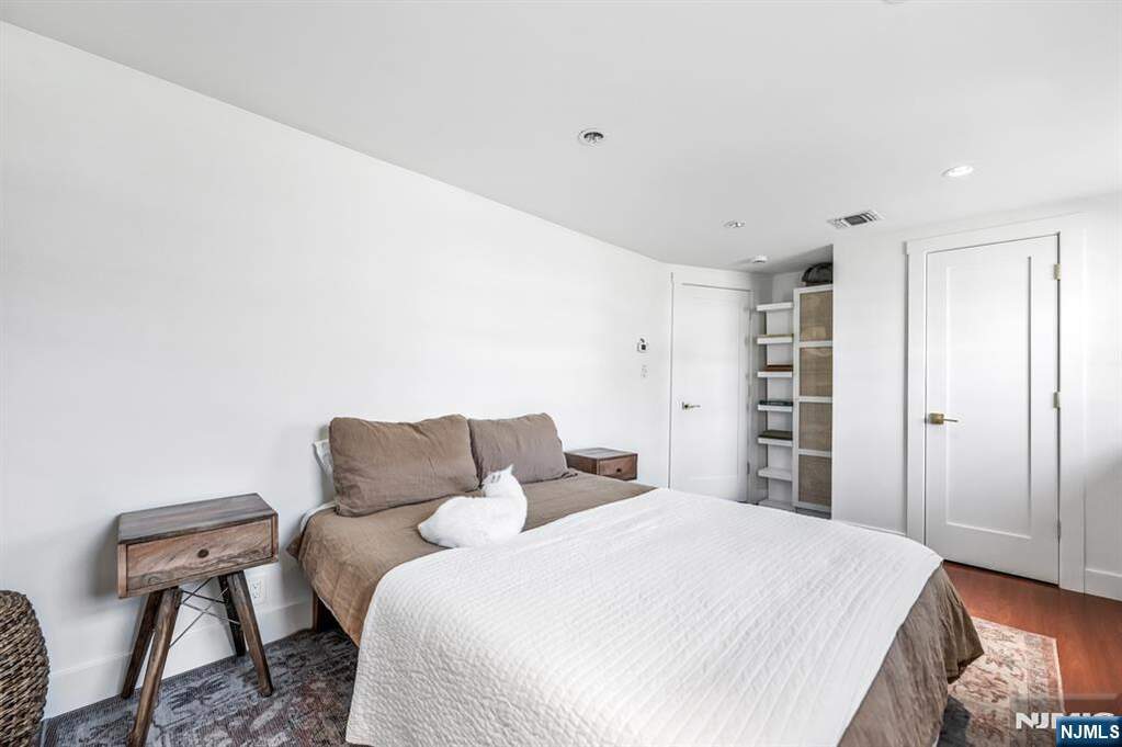 4 Bedroom Single Family Home/House's Image 35