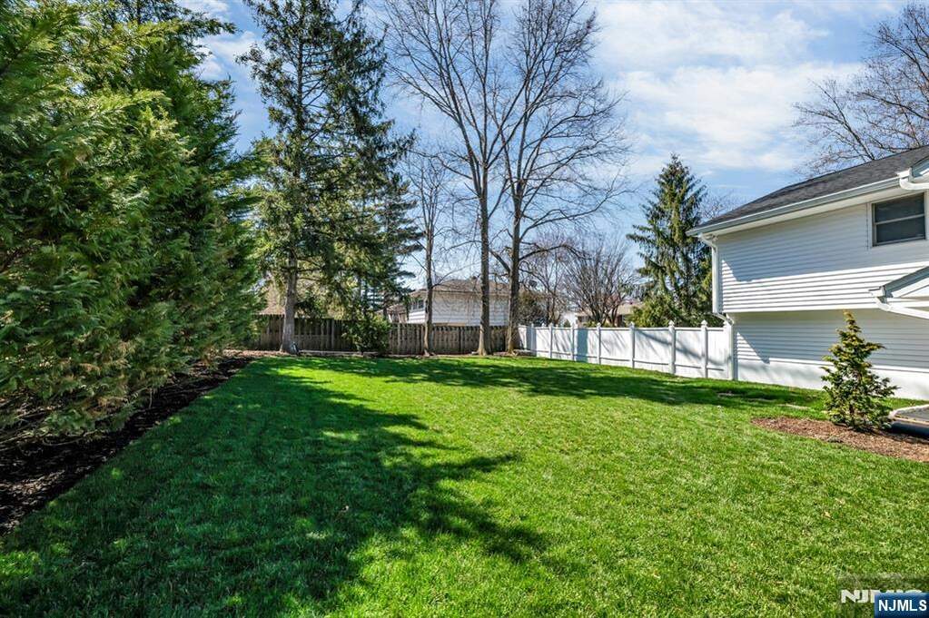 4 Bedroom Single Family Home/House's Image 44
