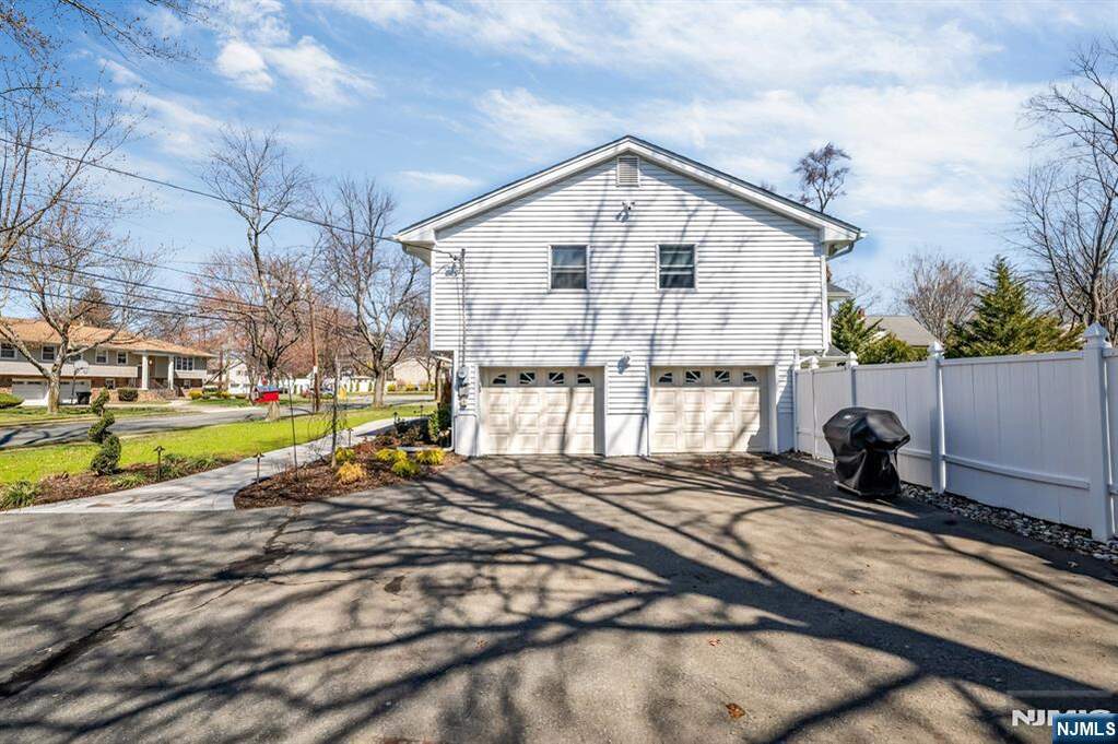 4 Bedroom Single Family Home/House's Image 46