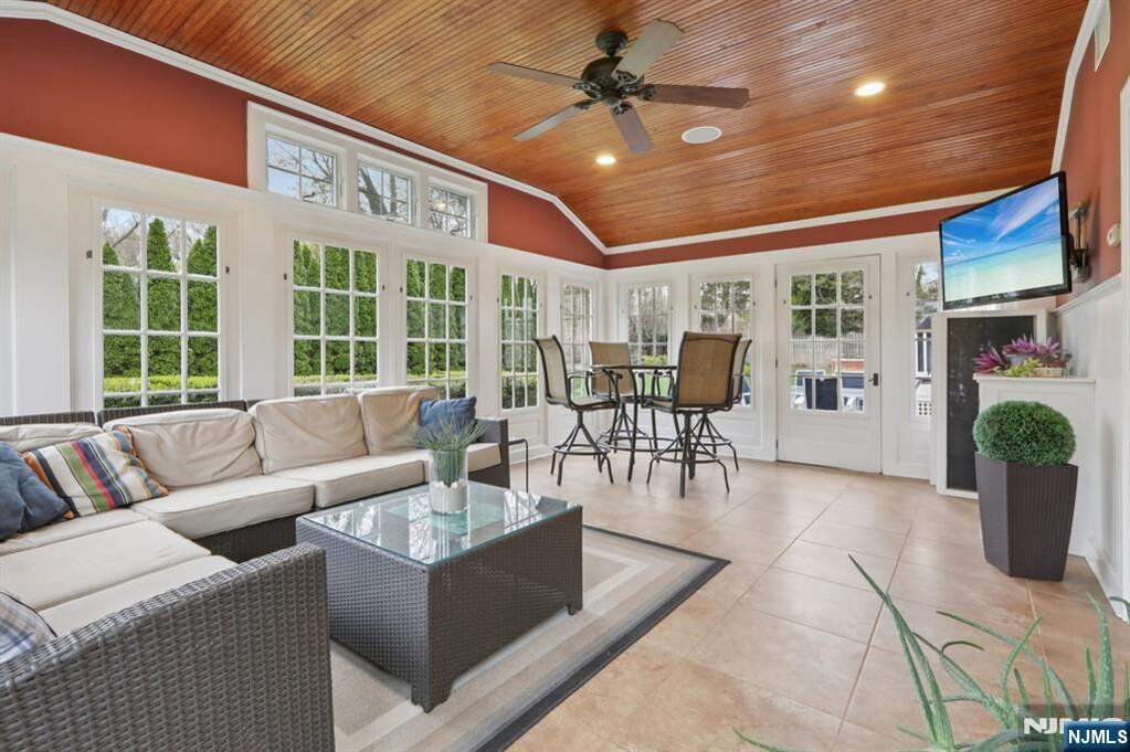 4 Bedroom Single Family Home/House's Image 17