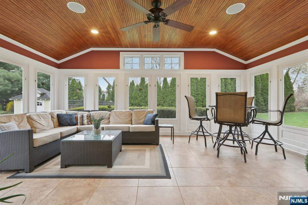 4 Bedroom Single Family Home/House's Image 18
