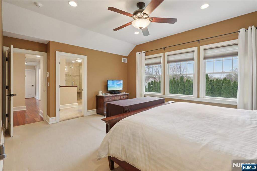 4 Bedroom Single Family Home/House's Image 22