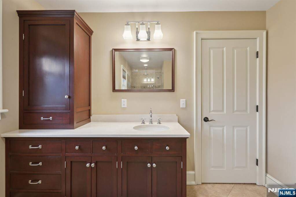 4 Bedroom Single Family Home/House's Image 25