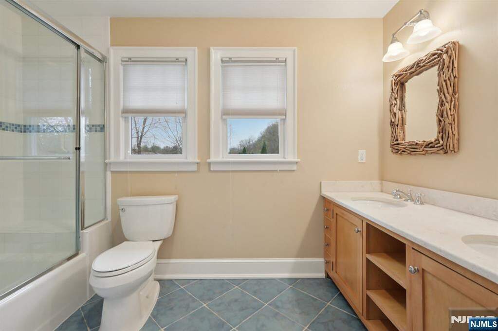 4 Bedroom Single Family Home/House's Image 27