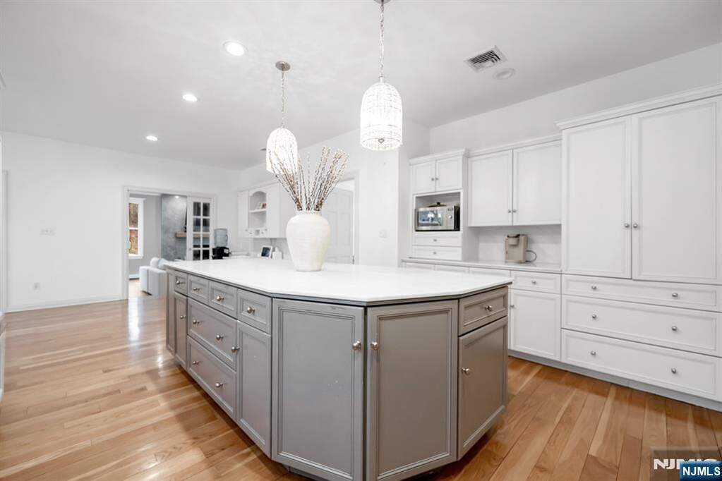5 Bedroom Single Family Home/House's Image 13
