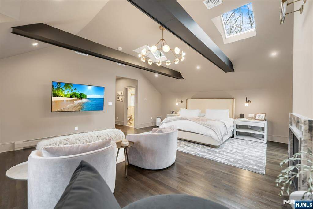 5 Bedroom Single Family Home/House's Image 22