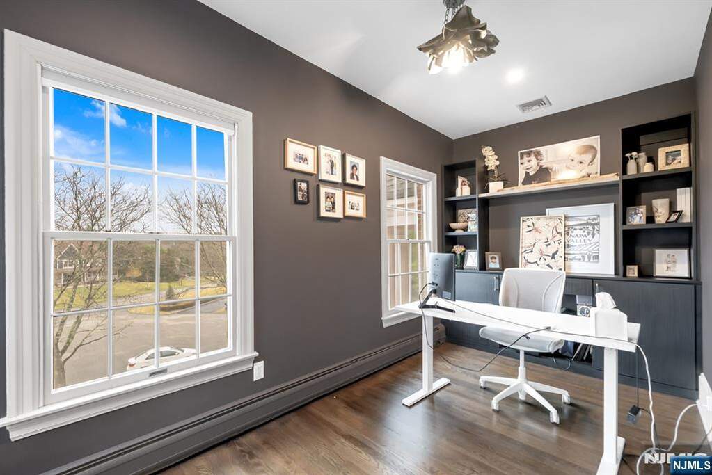 5 Bedroom Single Family Home/House's Image 23