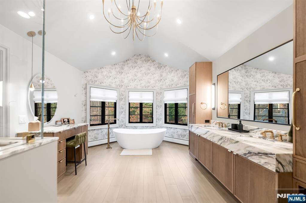 5 Bedroom Single Family Home/House's Image 24