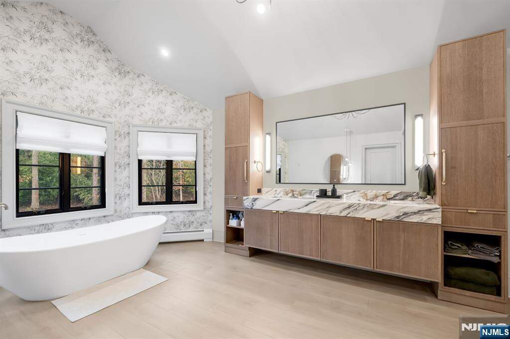 5 Bedroom Single Family Home/House's Image 26