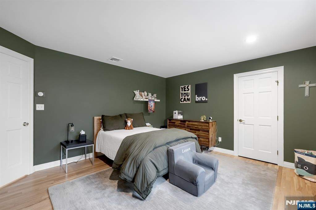 5 Bedroom Single Family Home/House's Image 34