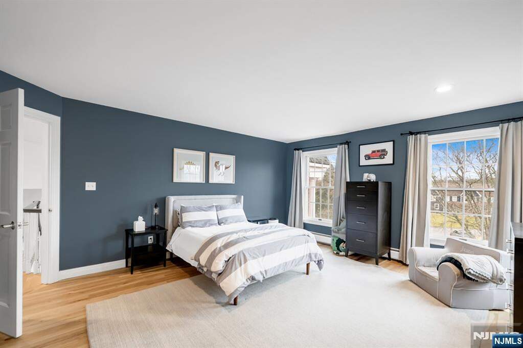 5 Bedroom Single Family Home/House's Image 37