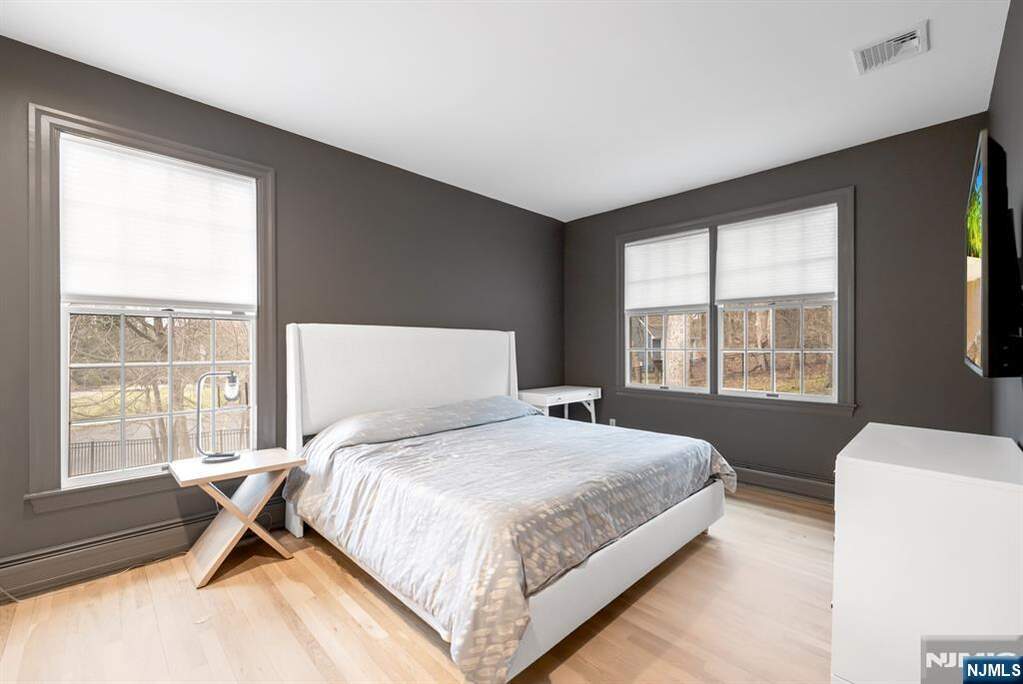 5 Bedroom Single Family Home/House's Image 39