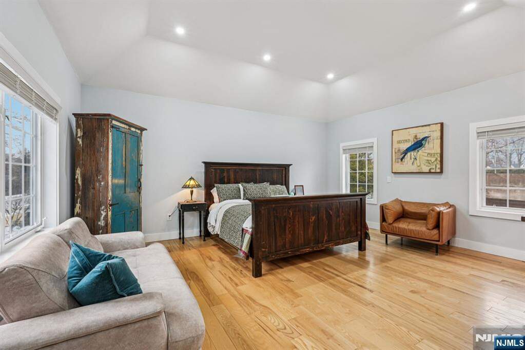 5 Bedroom Single Family Home/House's Image 16