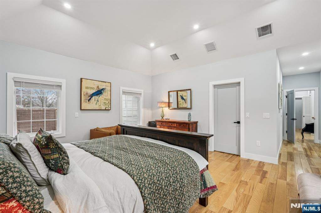 5 Bedroom Single Family Home/House's Image 17