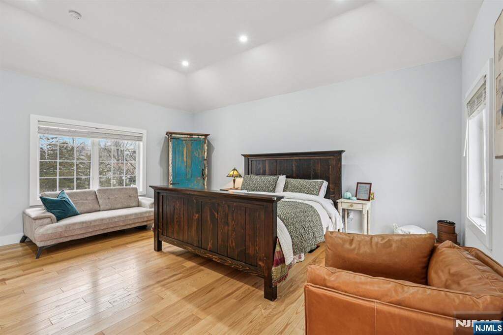 5 Bedroom Single Family Home/House's Image 18