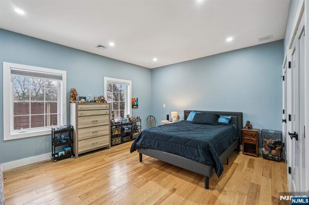 5 Bedroom Single Family Home/House's Image 21