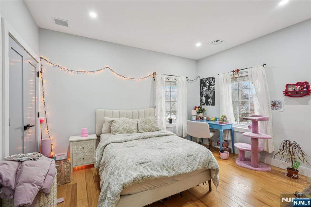5 Bedroom Single Family Home/House's Image 24
