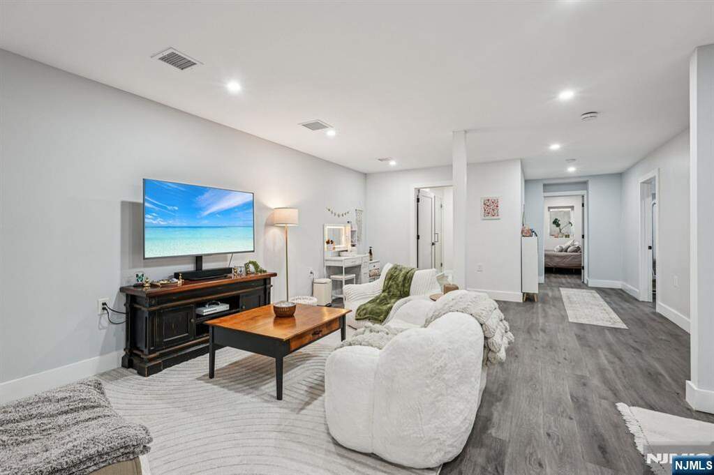 5 Bedroom Single Family Home/House's Image 26