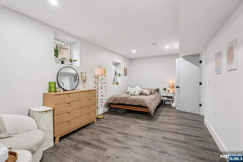 5 Bedroom Single Family Home/House's Image 30