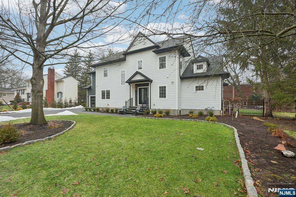 5 Bedroom Single Family Home/House's Image 34