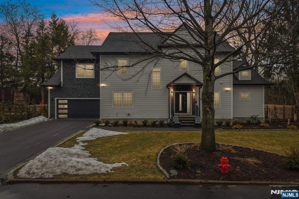 5 Bedroom Single Family Home/House's Image 35