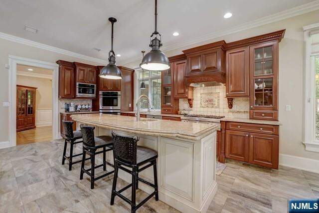 8 Bedroom Single Family Home/House's Image 16