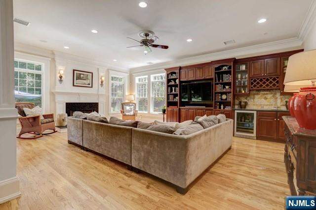 8 Bedroom Single Family Home/House's Image 18