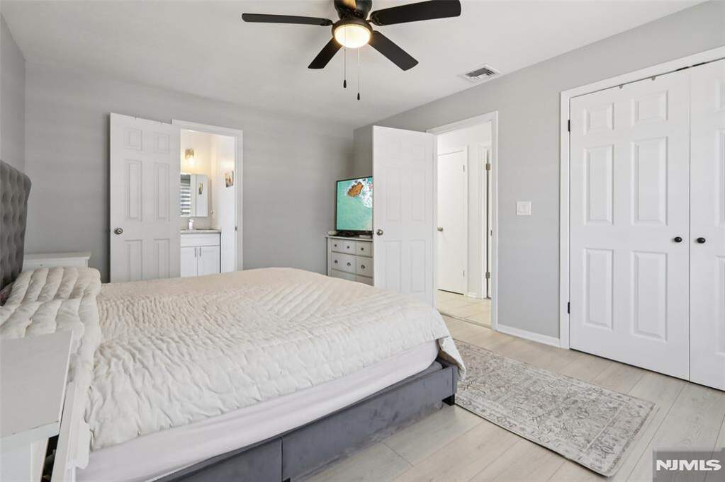 5 Bedroom Single Family Home/House's Image 8