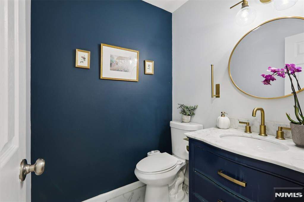 5 Bedroom Single Family Home/House's Image 12