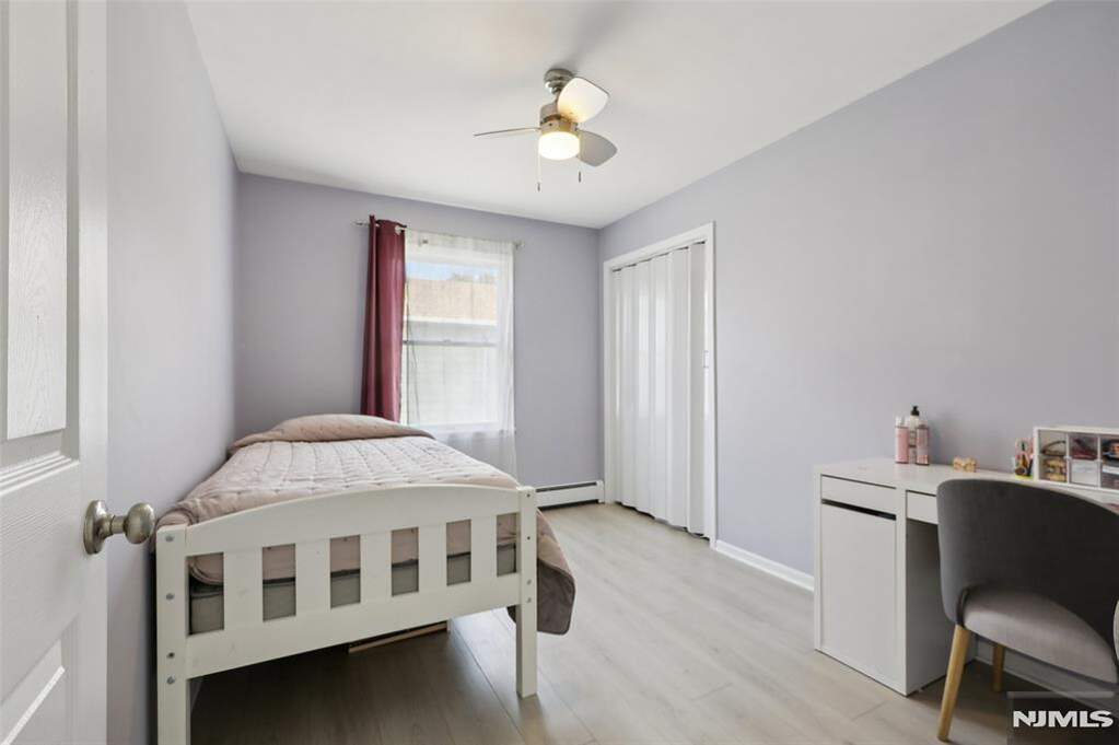 5 Bedroom Single Family Home/House's Image 13