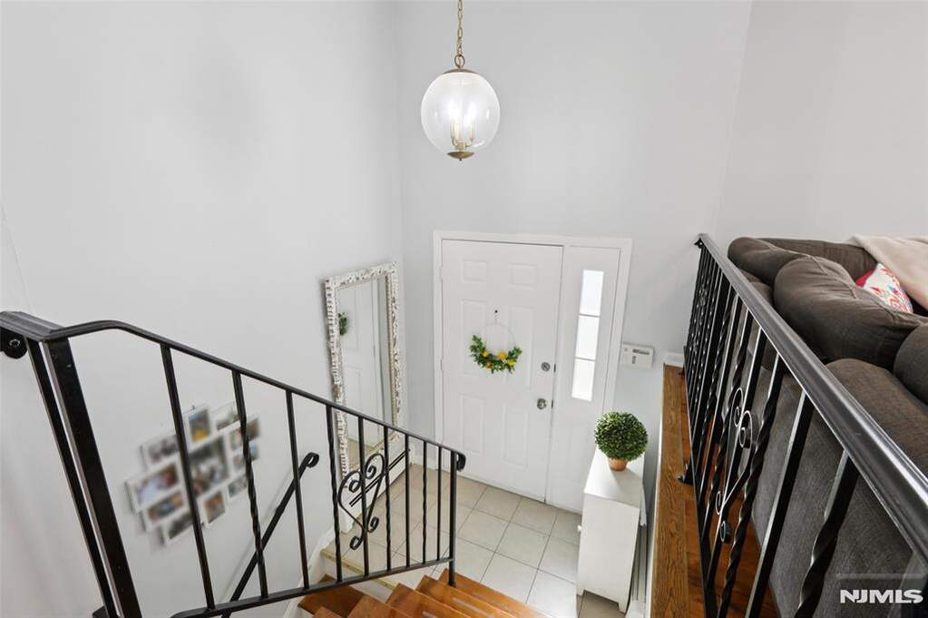 5 Bedroom Single Family Home/House's Image 14