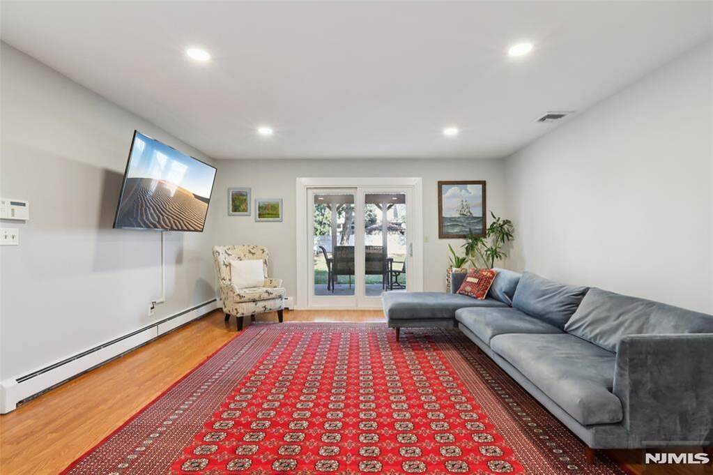 5 Bedroom Single Family Home/House's Image 15