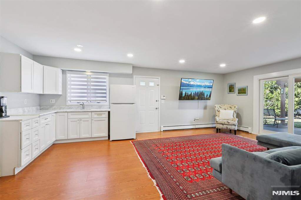 5 Bedroom Single Family Home/House's Image 16