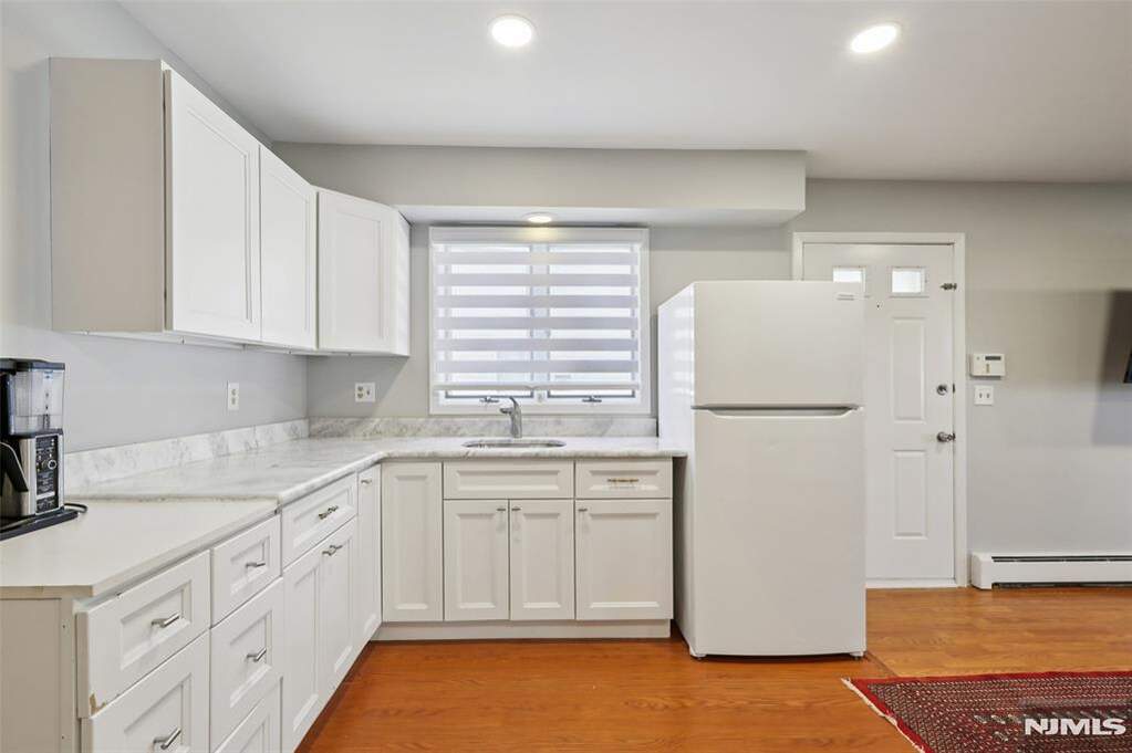 5 Bedroom Single Family Home/House's Image 17