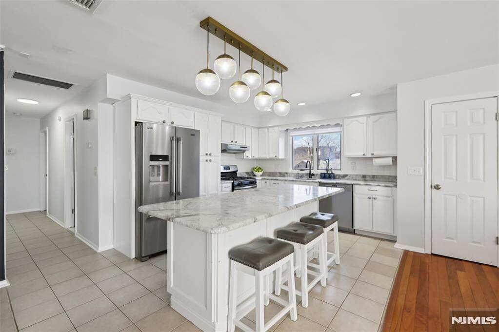 5 Bedroom Single Family Home/House's Image 5